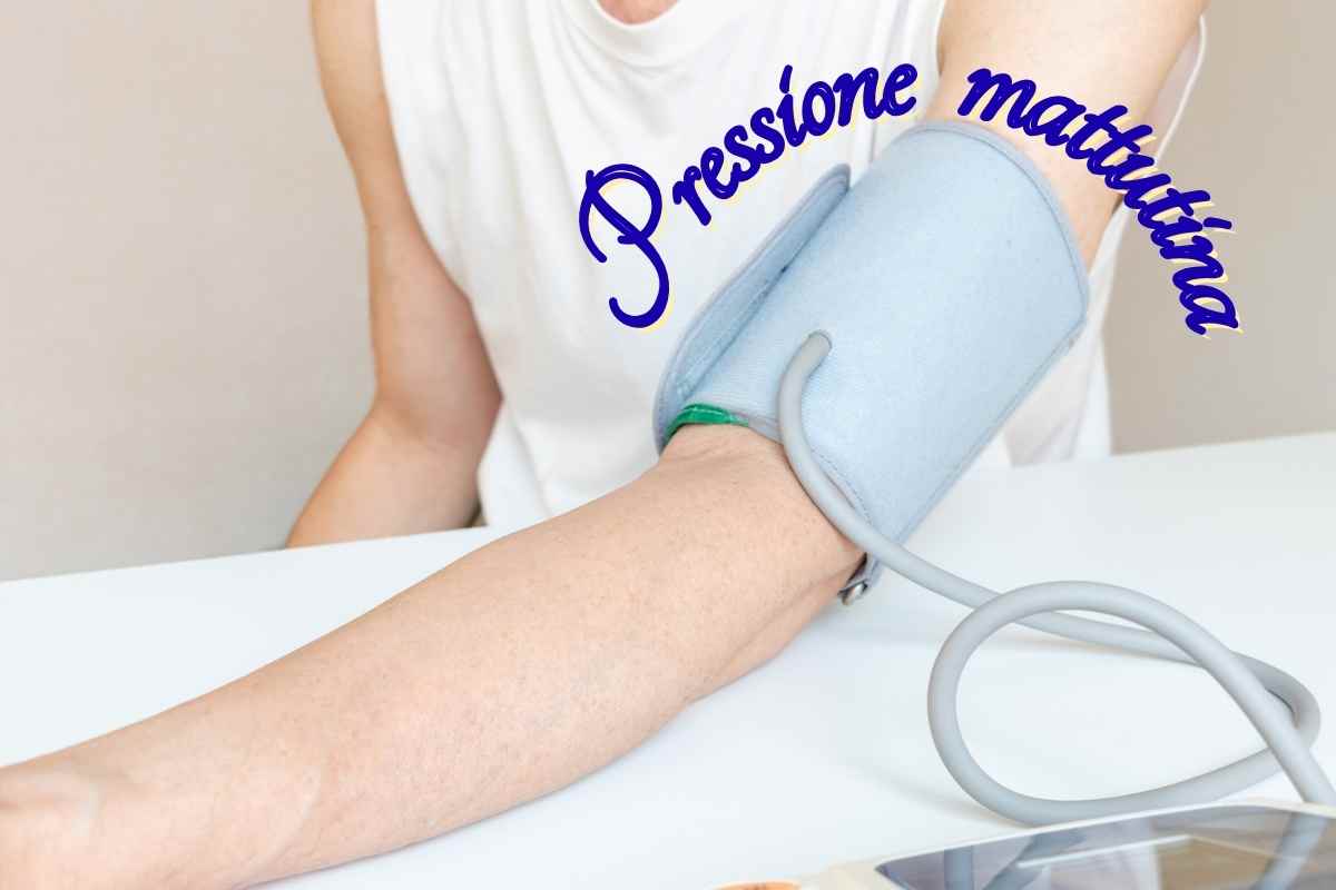 persona che misura la pressione